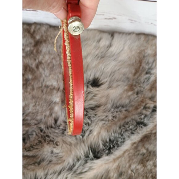 Vintage Colonial-Inspired Needlepoint Wall Art In Red Plastic Hoop Frame - Picture 4 of 5